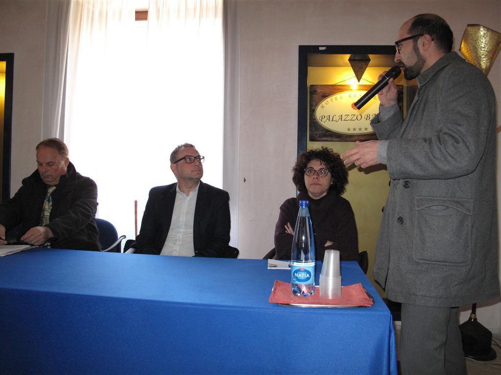 &quot;Voi segnalateci i presunti abusi edilizi e noi li comunicheremo a chi deve controllare&quot;