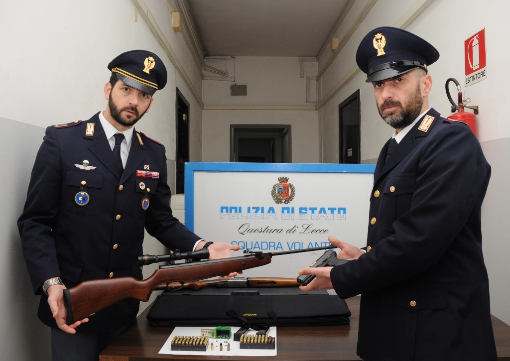 Minaccia un automobilista con una pistola, indagato leccese