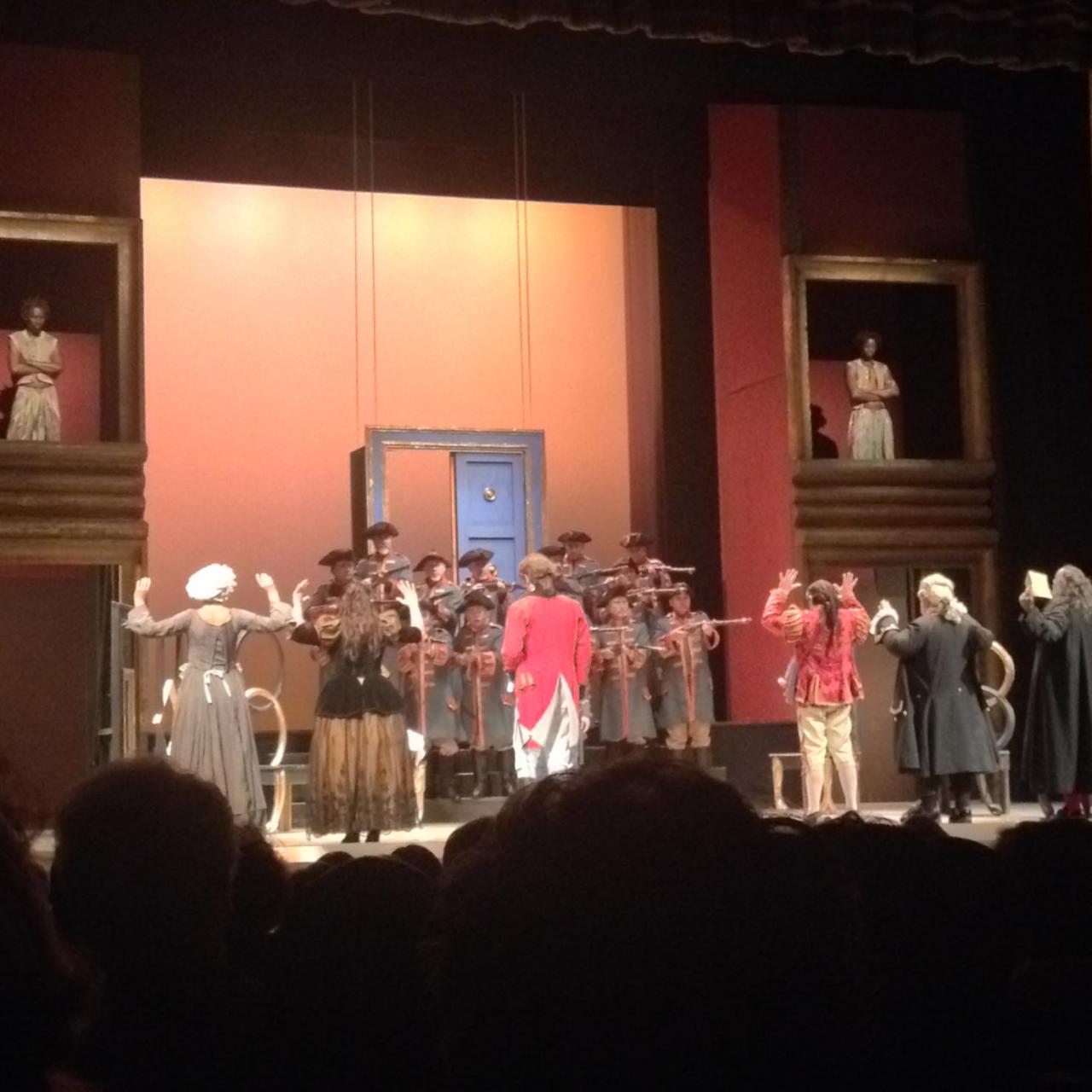 “Il barbiere di Siviglia” conquista il Politeama con la sua vitalità