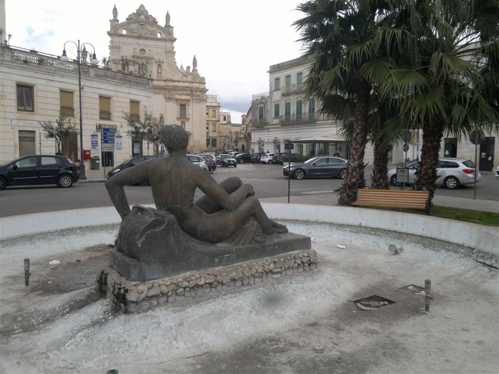 L'unico monumento femminista di Puglia offeso dal degrado L'unico monumento femminista di Puglia offeso dal degrado