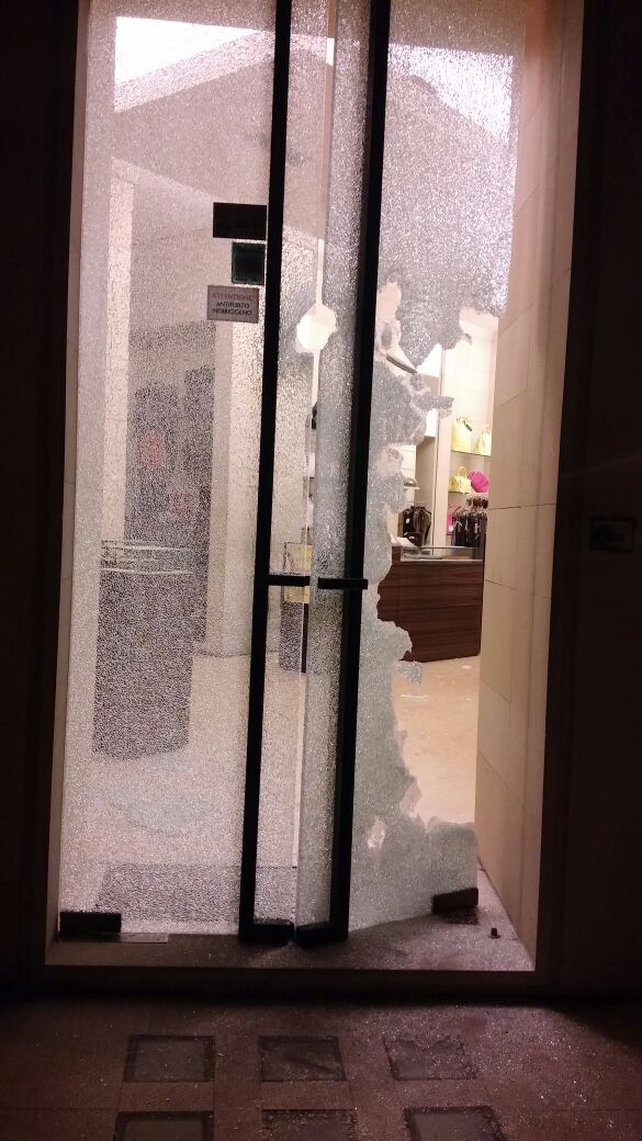 'Spaccata' nella notte alla pelletteria Dolly