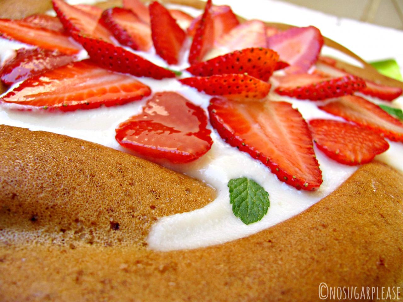 Torta al cocco con le fragole senza zucchero