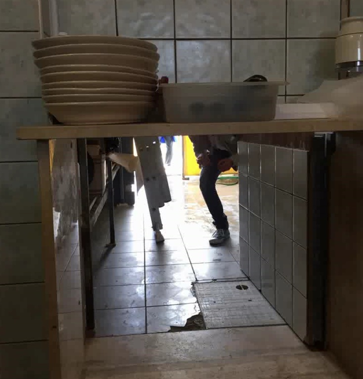 La Guardia Costiera entra in frigitoria e gli addetti si dileguano