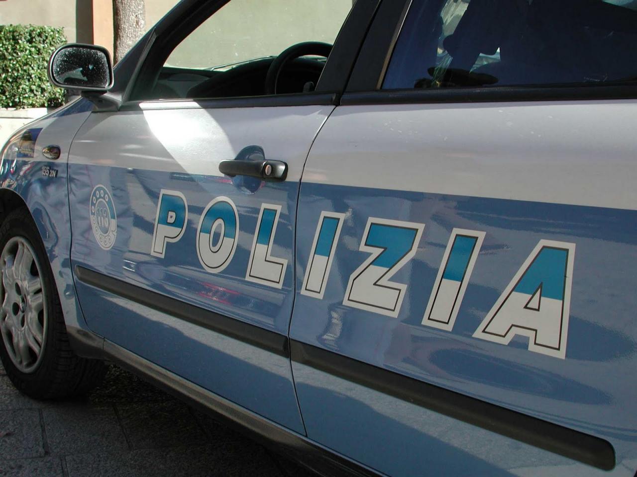 Le promettono un lavoro e la alleggeriscono di duemila euro Le promettono un lavoro e la alleggeriscono di duemila euro