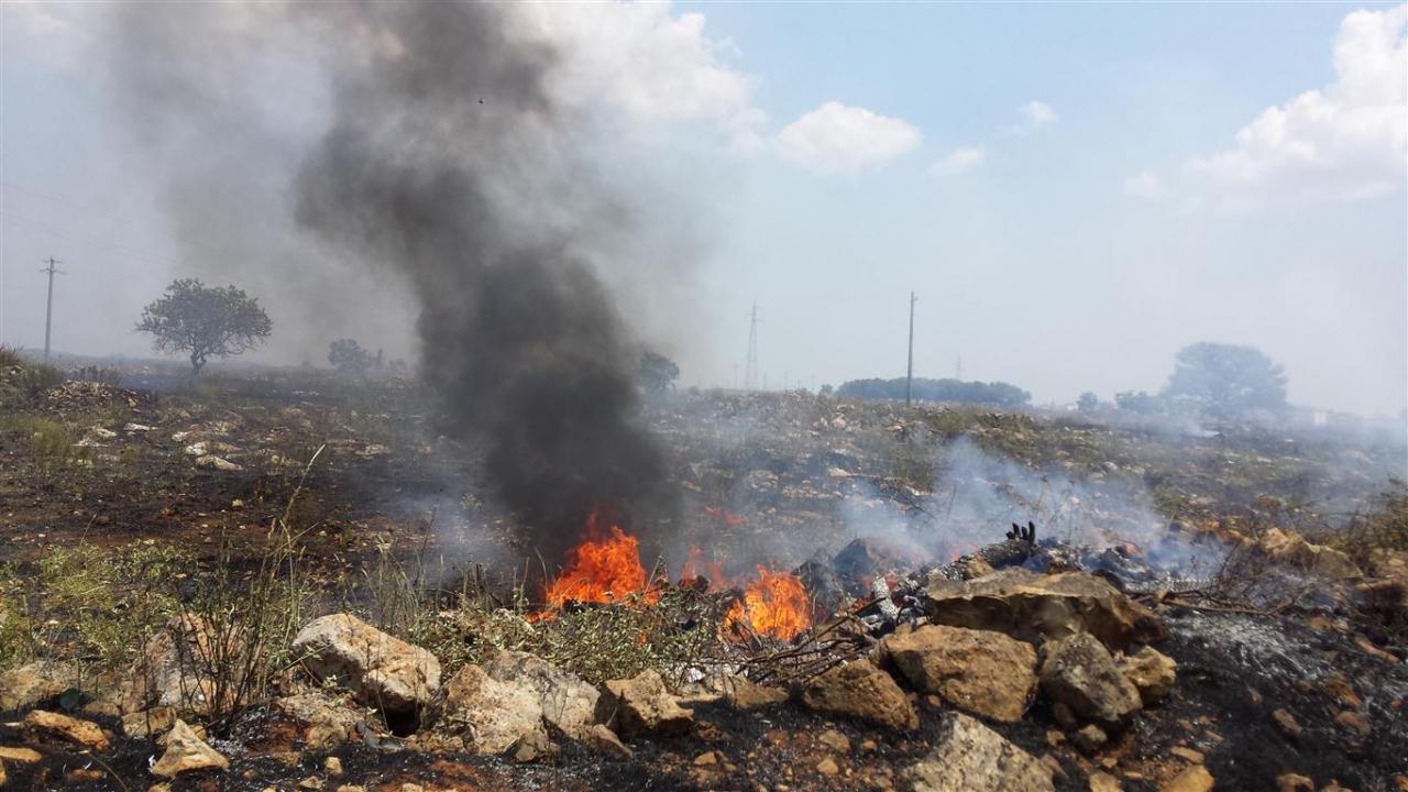 Vasto incendio fra Galatina e Noha