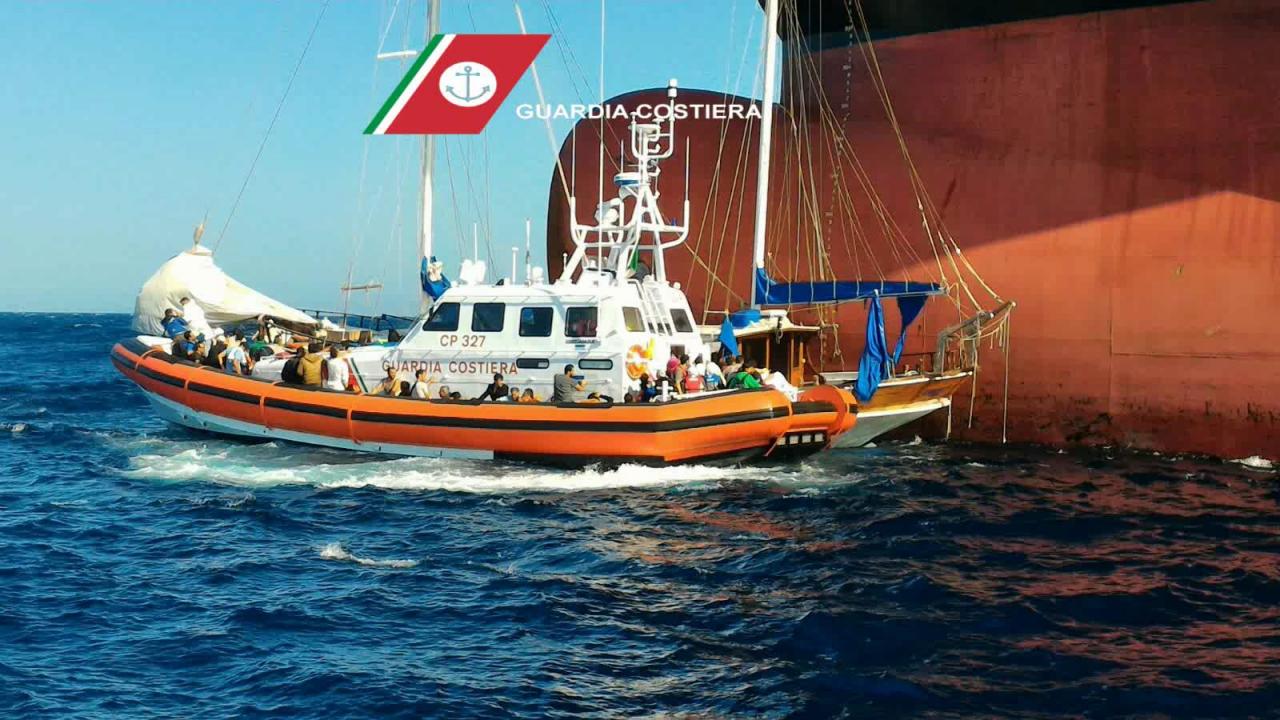 Soccorsi centoventitre migranti al largo di Leuca