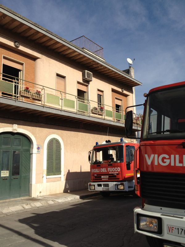 Paura in viale Ionio. Va a fuoco un appartamento