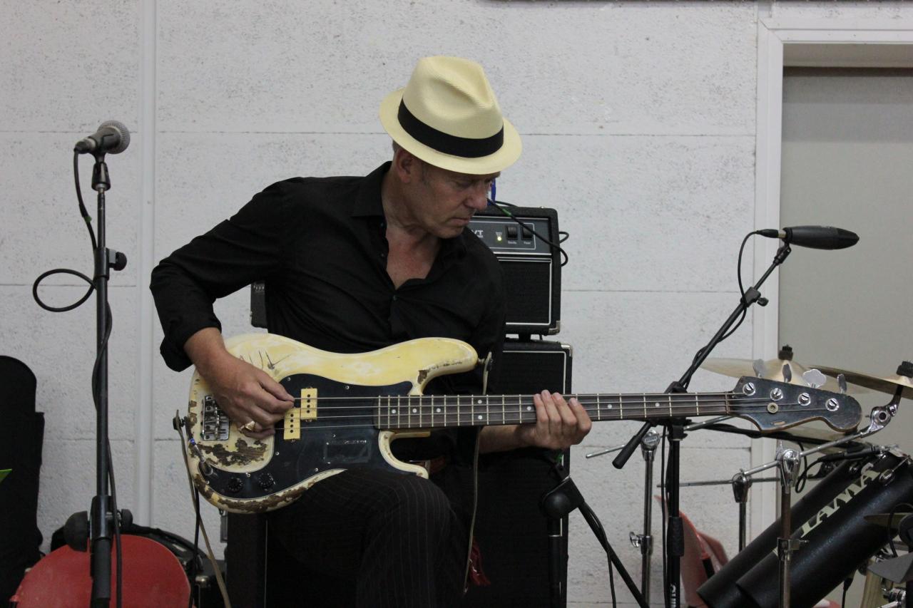 La Notte della Taranta, Paul Simonon ed Erri De Luca sul palco di Melpignano La Notte della Taranta, Paul Simonon ed Erri De Luca sul palco di Melpignano