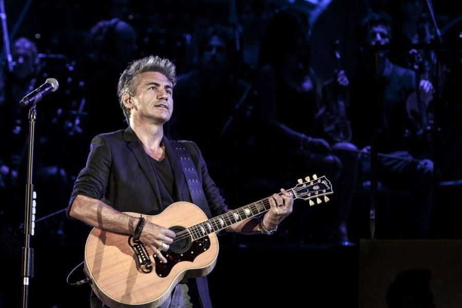 La Notte della Taranta, Ligabue rivisita per il concertone 'Certe notti' e 'Il muro del suono' La Notte della Taranta, Ligabue rivisita per il concertone 'Certe notti' e 'Il muro del suono'