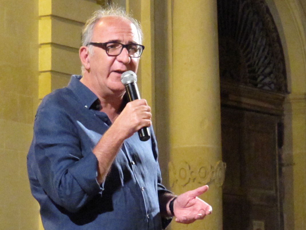 "Agli studenti gli auguri della città per il nuovo anno scolastico" "Agli studenti gli auguri della città per il nuovo anno scolastico"