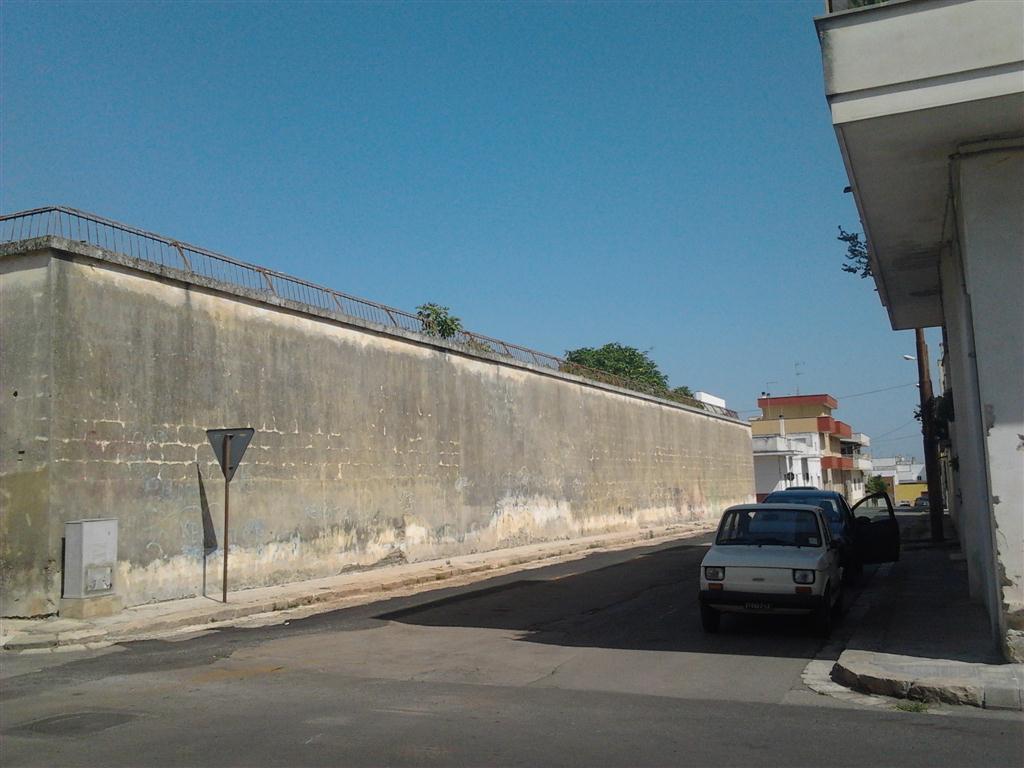 Non pioveranno più fichi in via Isola d'Elba