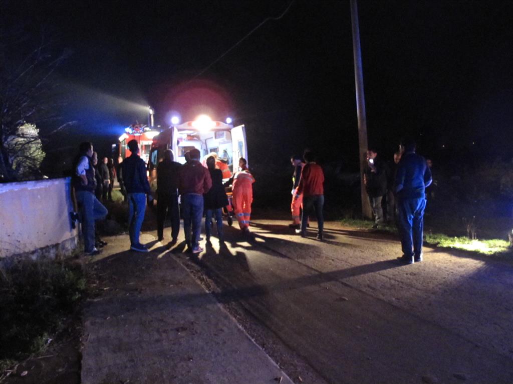 Auto contro un ulivo, muore una ragazza di 16 anni