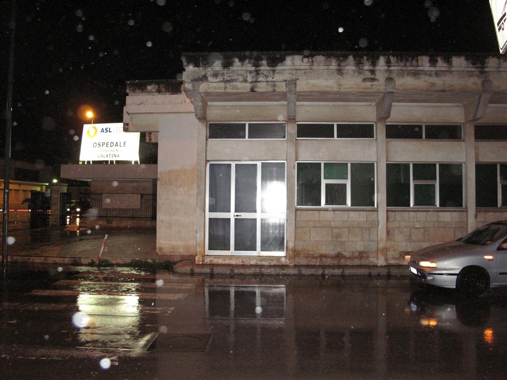 Investita a dieci metri dall'ospedale giace ferita per venti minuti sull'asfalto aspettando l'ambulanza