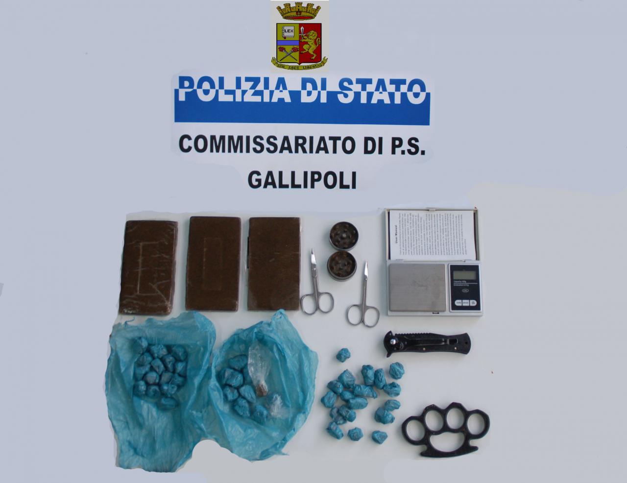 Ai domiciliari un diciannovenne galatinese ed un gallipolino trovati in possesso di hashish Ai domiciliari un diciannovenne galatinese ed un gallipolino trovati in possesso di hashish