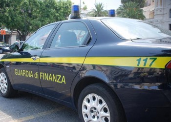 Sequestrati oltre un milione di capi di abbigliamento contraffatti Sequestrati oltre un milione di capi di abbigliamento contraffatti
