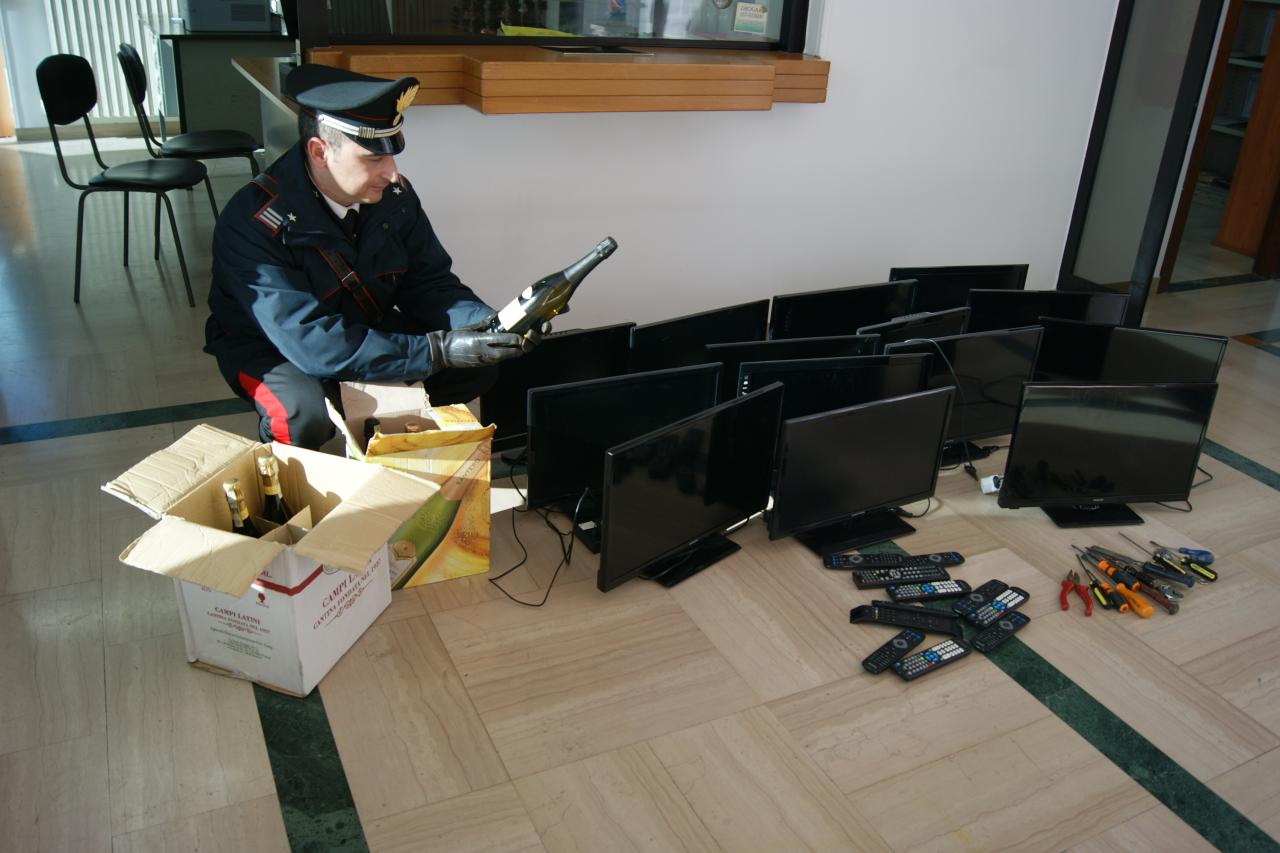 Aradeino arrestato per furto e ricettazione Aradeino arrestato per furto e ricettazione