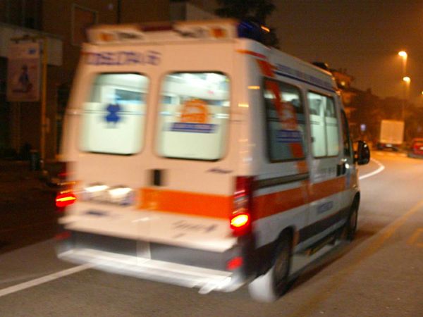 Donna cinquantenne si lancia dal terzo piano Donna cinquantenne si lancia dal terzo piano
