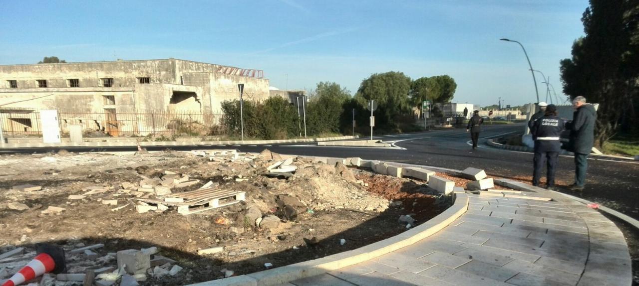Via per Lecce chiusa al traffico ma aperta agli stupidi