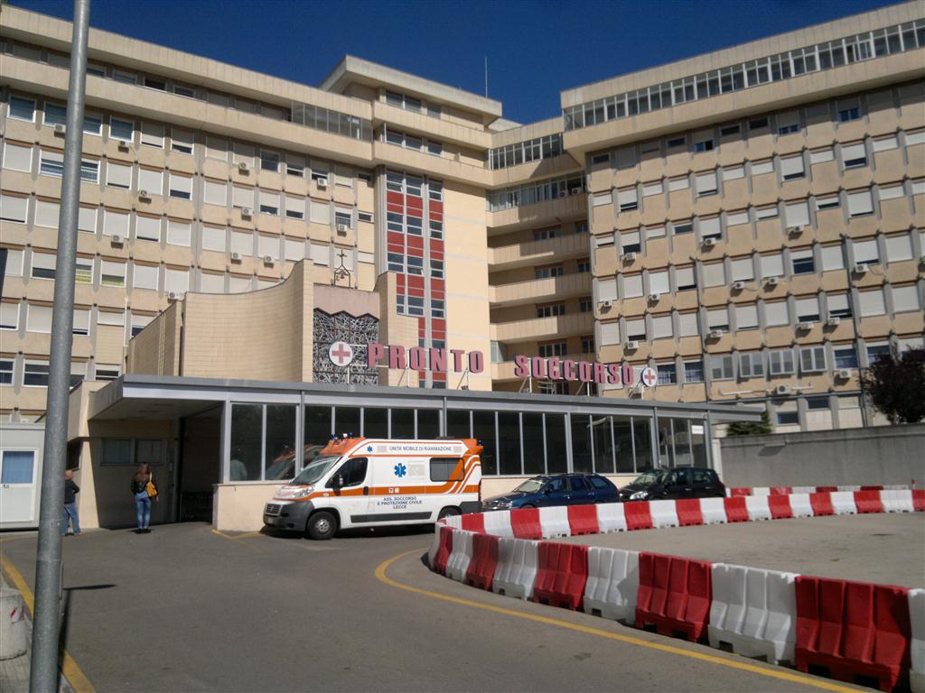 Dona due barelle al Pronto soccorso del "Vito Fazzi" ed evita il processo Dona due barelle al Pronto soccorso del "Vito Fazzi" ed evita il processo