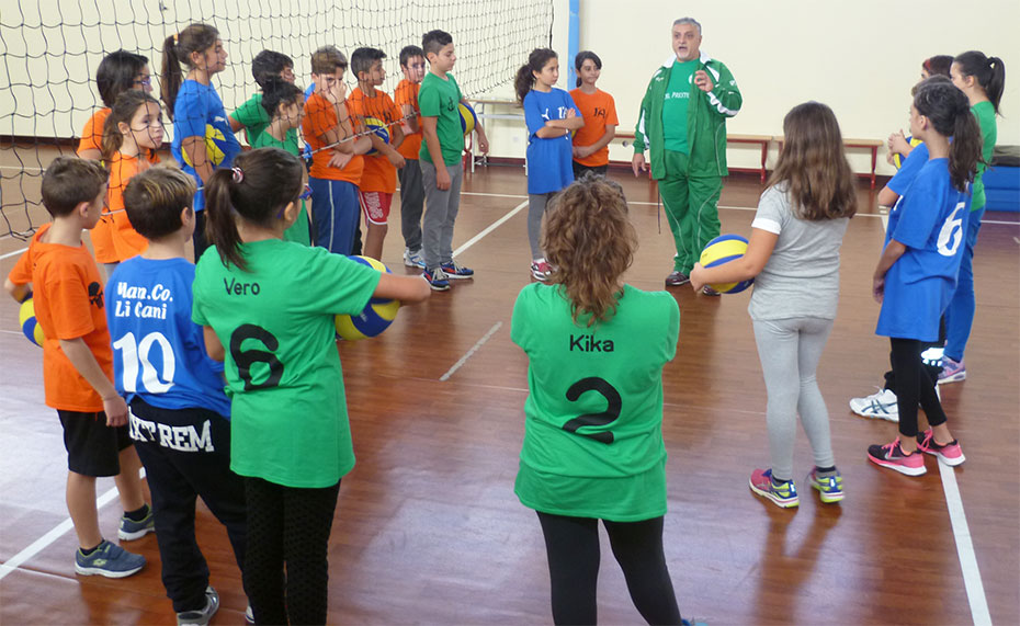 La pallavolo insegnata ai ragazzi di Neviano e Seclì La pallavolo insegnata ai ragazzi di Neviano e Seclì