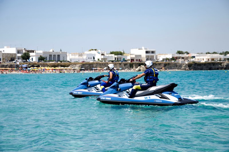 Anche nel Salento gli acquascooter della Polizia