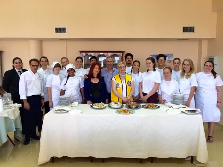 Giovani da tutto il mondo a scuola di cucina salentina