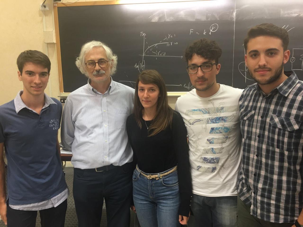 I ragazzi del Classico si fanno onore al seminario di fisica di Unisalento