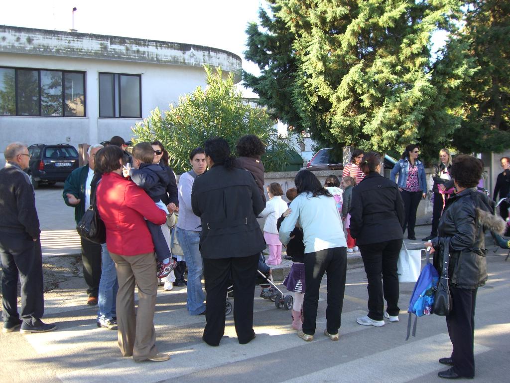 Sindaco, l'edificio scolastico di Collemeto ha seri problemi. Qualcuno vuole decidersi a risolverli?
