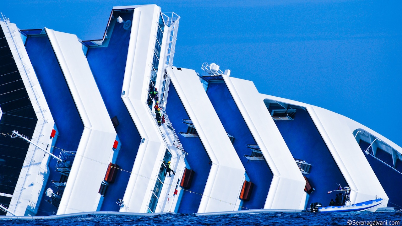 L'emozionante racconto tecnico del recupero della Costa Concordia nelle foto di Serena Galvani