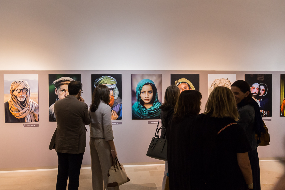 Foto di Steve McCurry, ultimi giorni della mostra nel Castello di Otranto