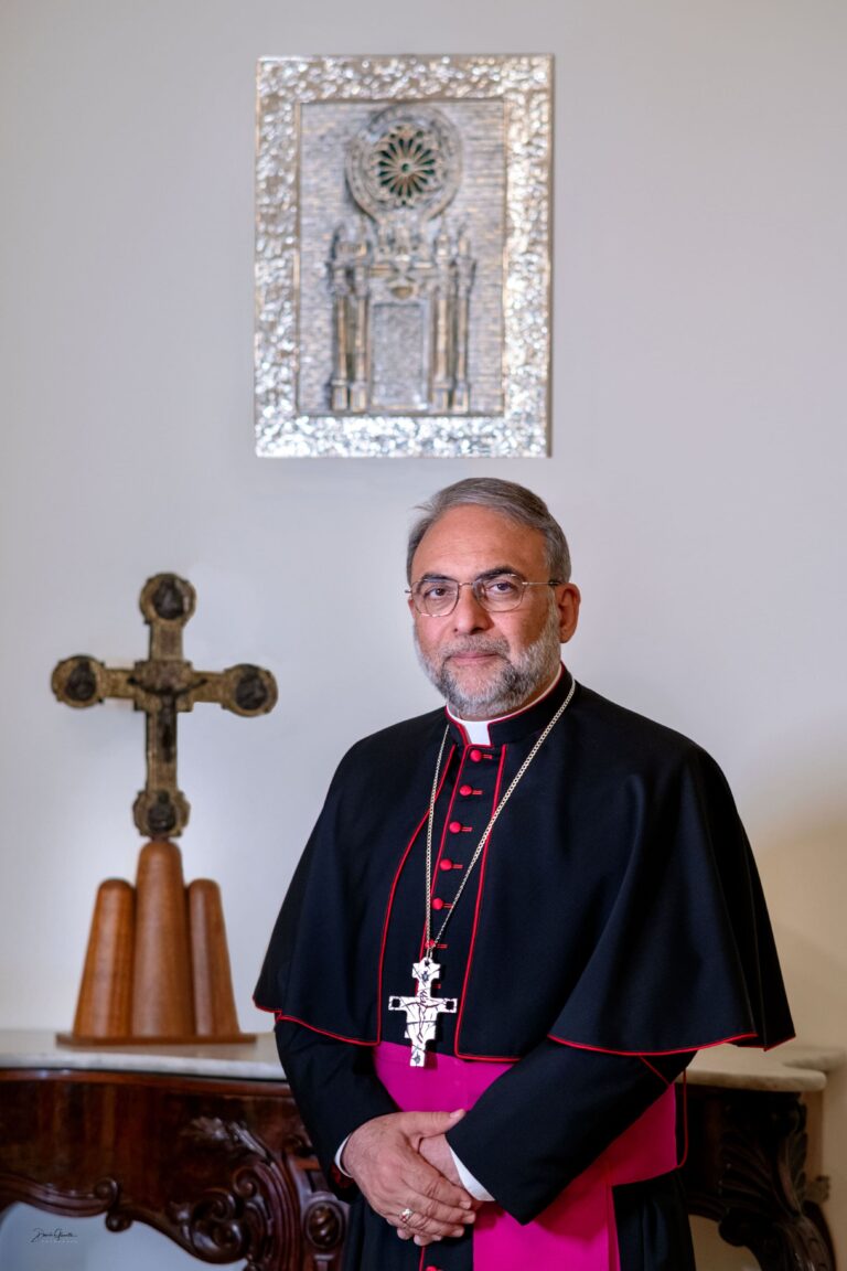 Foto ufficiale di mons. Francesco Neri dal sito web dell'Arcidiocesi di Otranto
