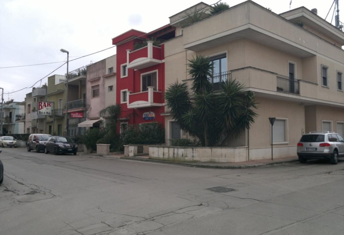 Rapina al bar Melì e Melò. Portati via l'incasso e i soldi dei clienti