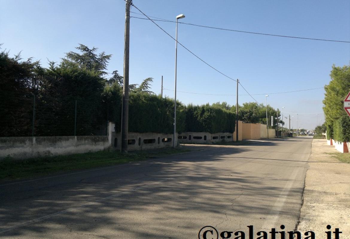 Fra Soleto e Galatina. Accende la luce e viene avvolto dal fuoco