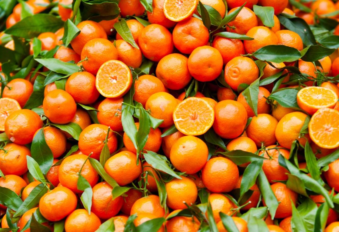 Crollano i prezzi degli agrumi in campagna e salgono nei mercati