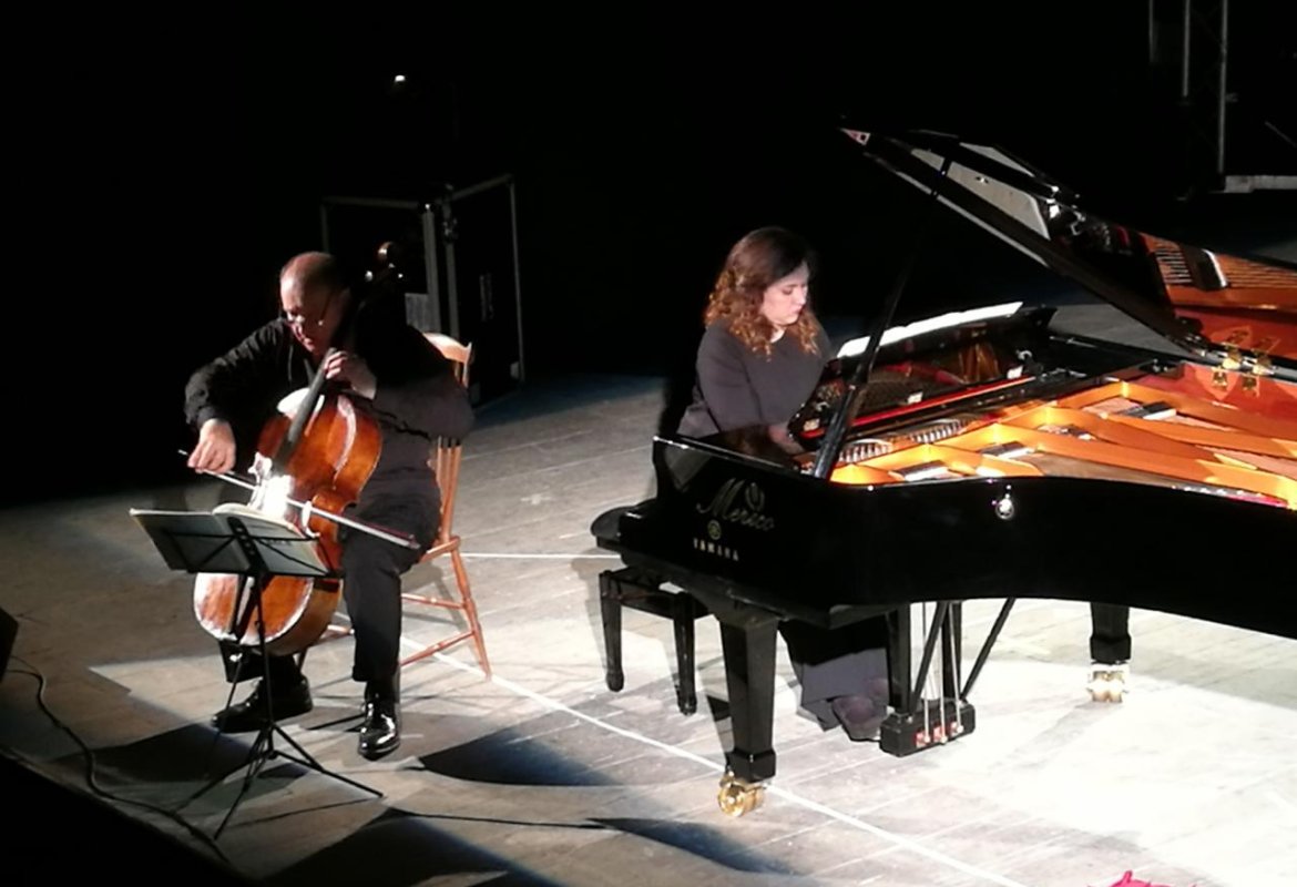 Valeria Fasiello e Anton Niculescu emozionano il "Chiostro" con le armonie di Bach