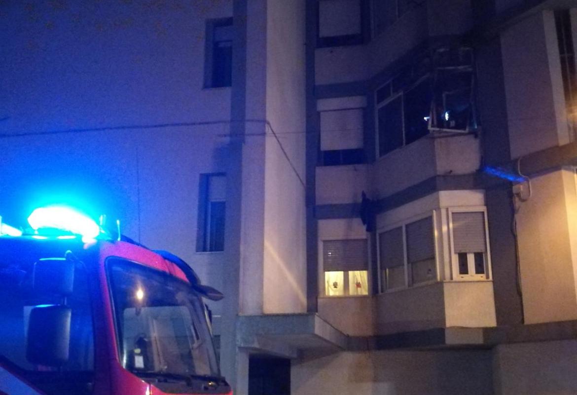 A fuoco una bombola in via Caserta. Salvi i due abitanti della casa