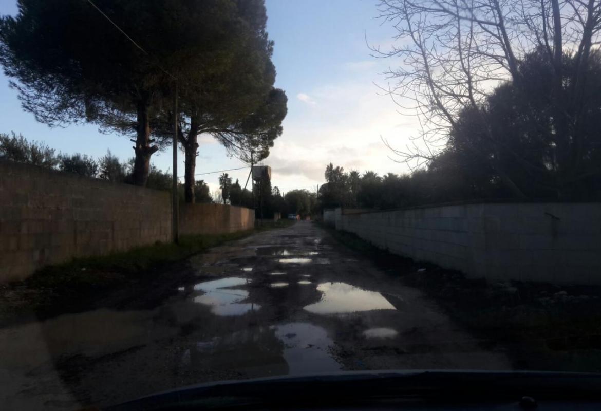 "Contrada Scorpo è al buio e piena di buche"