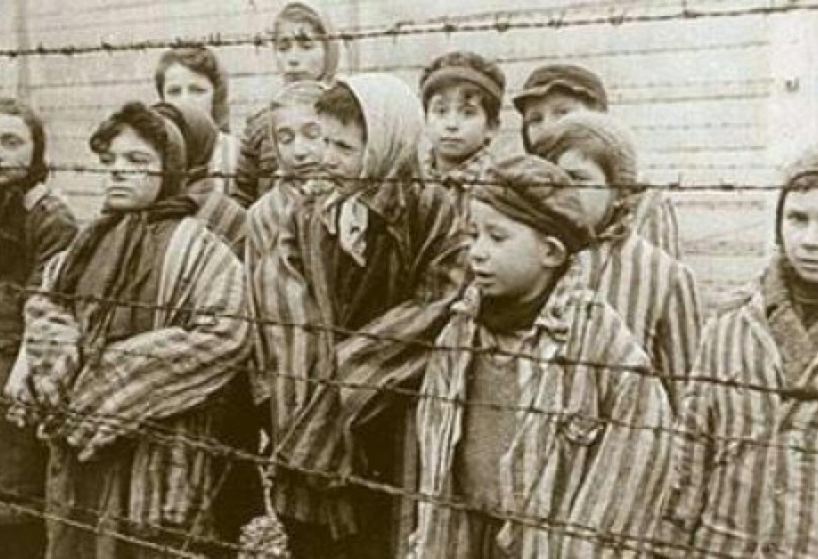 Mai più bambini con il “pigiama a righe”