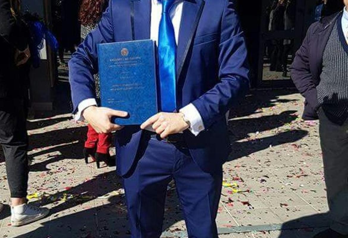 Raffaele Bono è dottore in giurisprudenza cum laude