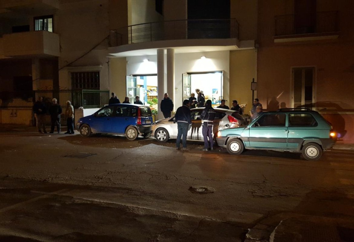 Tre auto coinvolte, una donna ferita