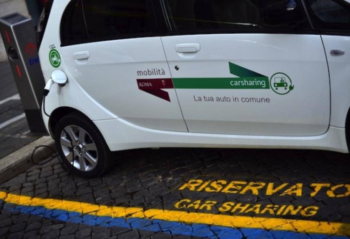 Condividere l'auto nelle piccole e nelle grandi città