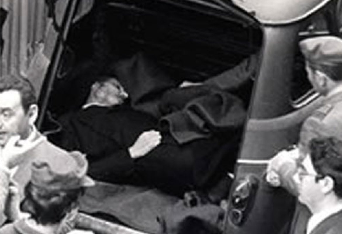 Uccisione di Aldo Moro. Nuovi miracoli… il sangue si trasforma in vernice!