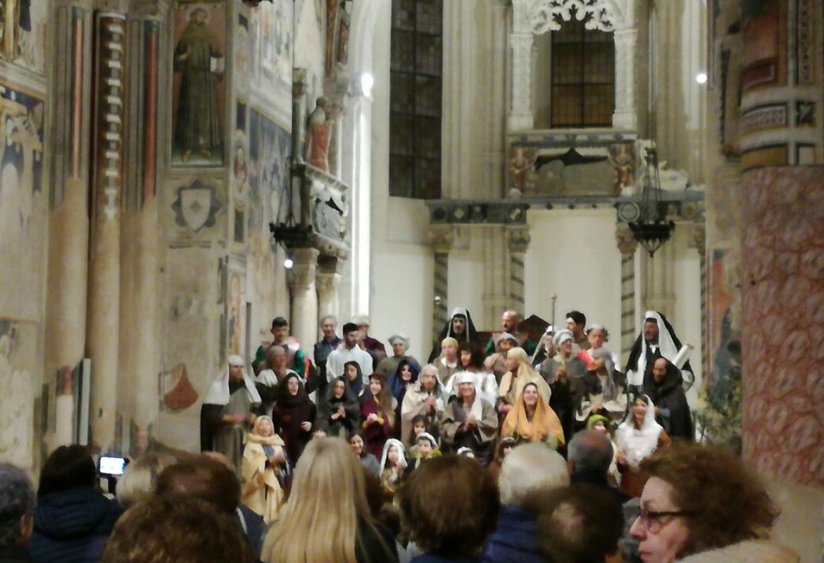 Emozione e raccoglimento nella Via Crucis vivente tenutasi nella Basilica Orsiniana