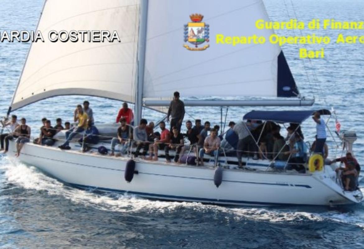 Salvati 70 migranti al largo di Torre Rinalda