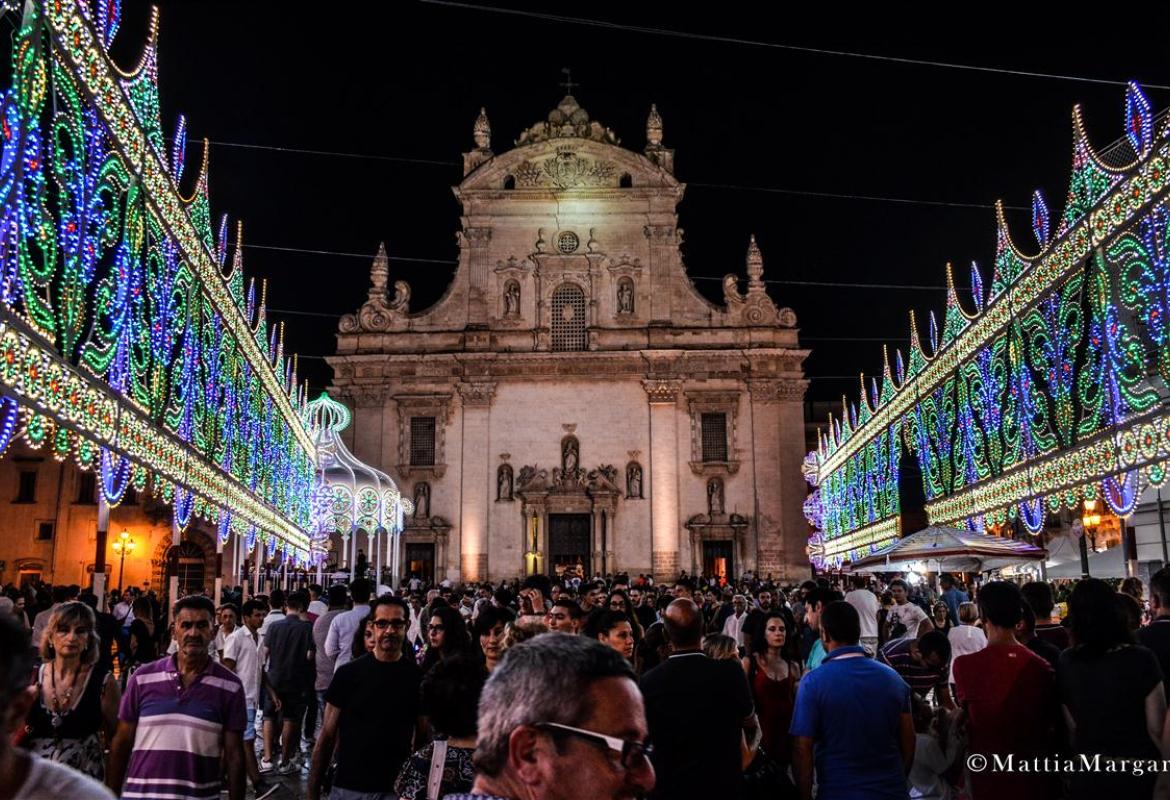 Bloccati in casa dagli incivili e nessuno se ne occupa