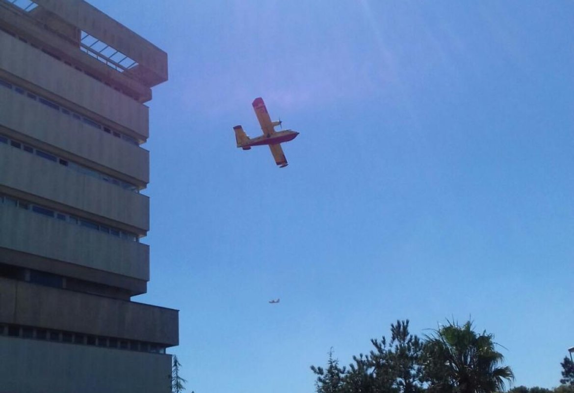 I Canadair scongiurano lo sgombero dell'Ospedale di Gallipoli