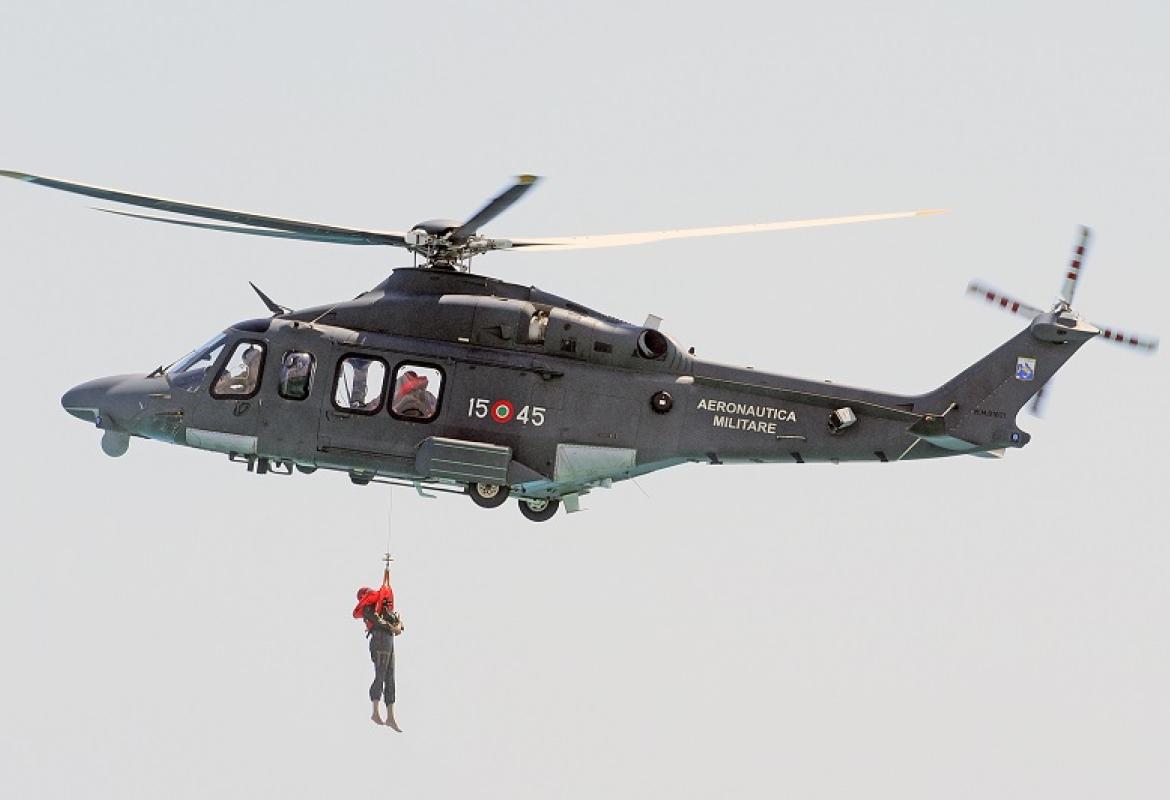 Esercitazione di salvataggio in mare per gli allievi della scuola di volo di Galatina