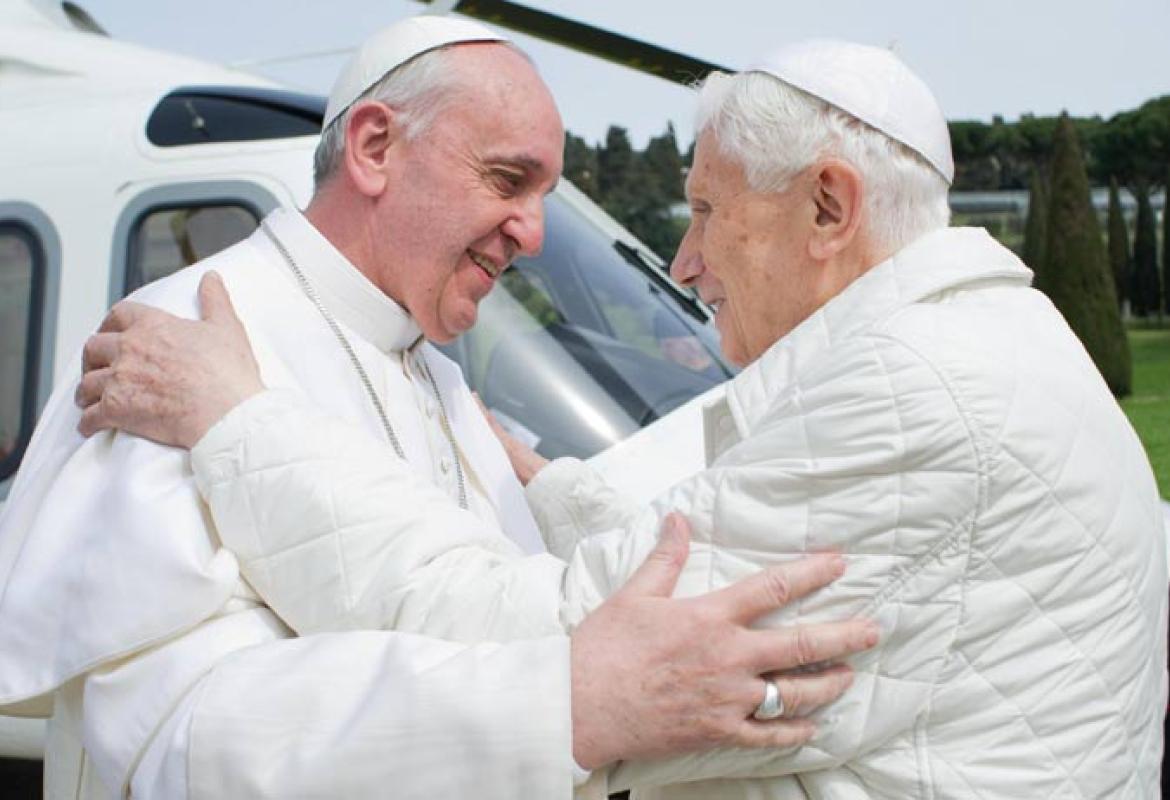 Lo storico incontro fra due Papi