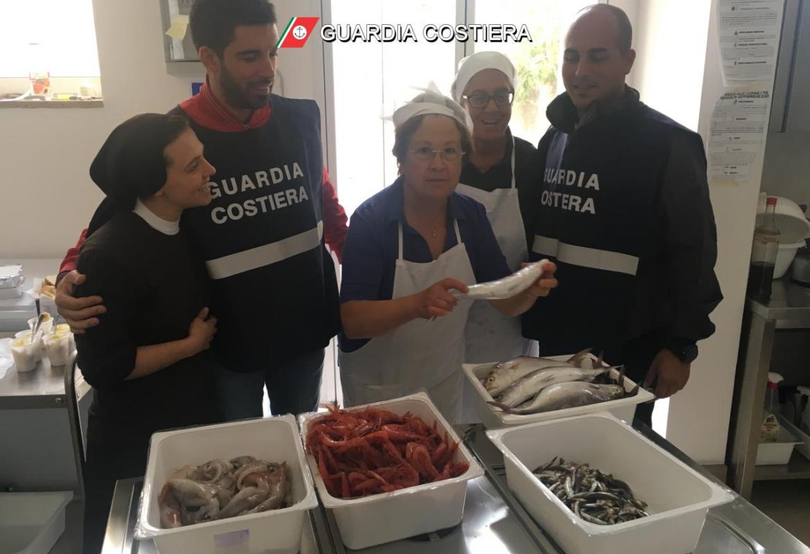 Sequestrati prodotti ittici e donati alla mensa Caritas di Galatina 