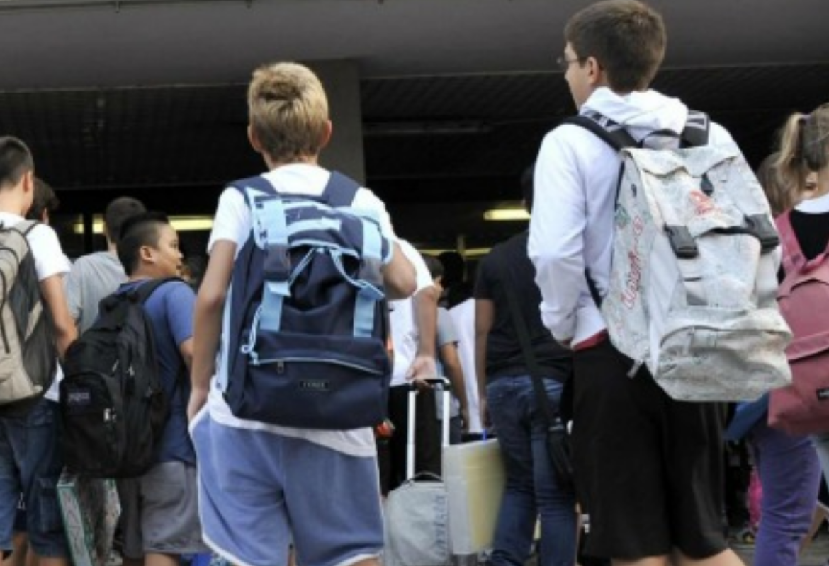 Definitiva la norma che consente ai minori di 14 anni di uscire da soli da scuola